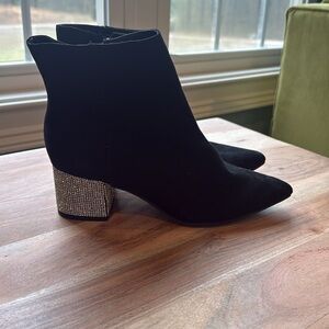 Kaari Blue Women’s Black Suede Stone Heels Women’s size 7.5